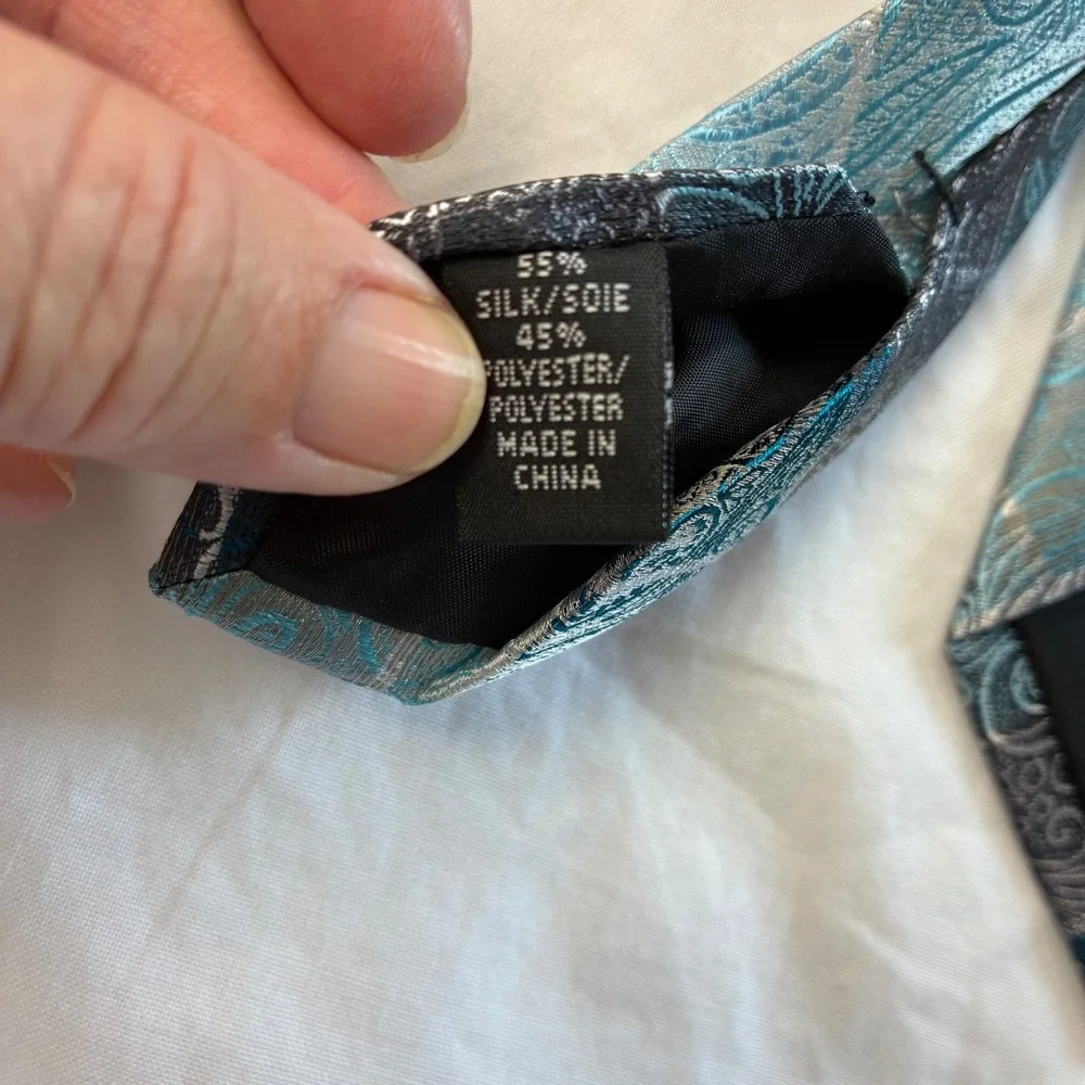 Van Heusen Mens Teal Blue Grey Paisley Silk Blend Necktie Tie Business Corporate